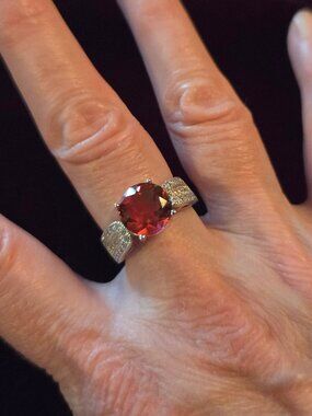 Pretty red  crystal ring with pavé accents - NWOT